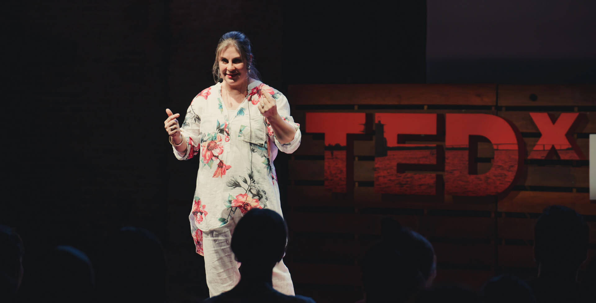 Laura Galin speaking in TEDx Paysandú